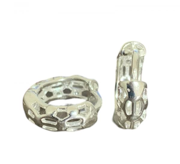 BP10050 BRINCO ARGOLA CLIQUE VAZADA TRABALHADA COM ZIRCÔNIAS